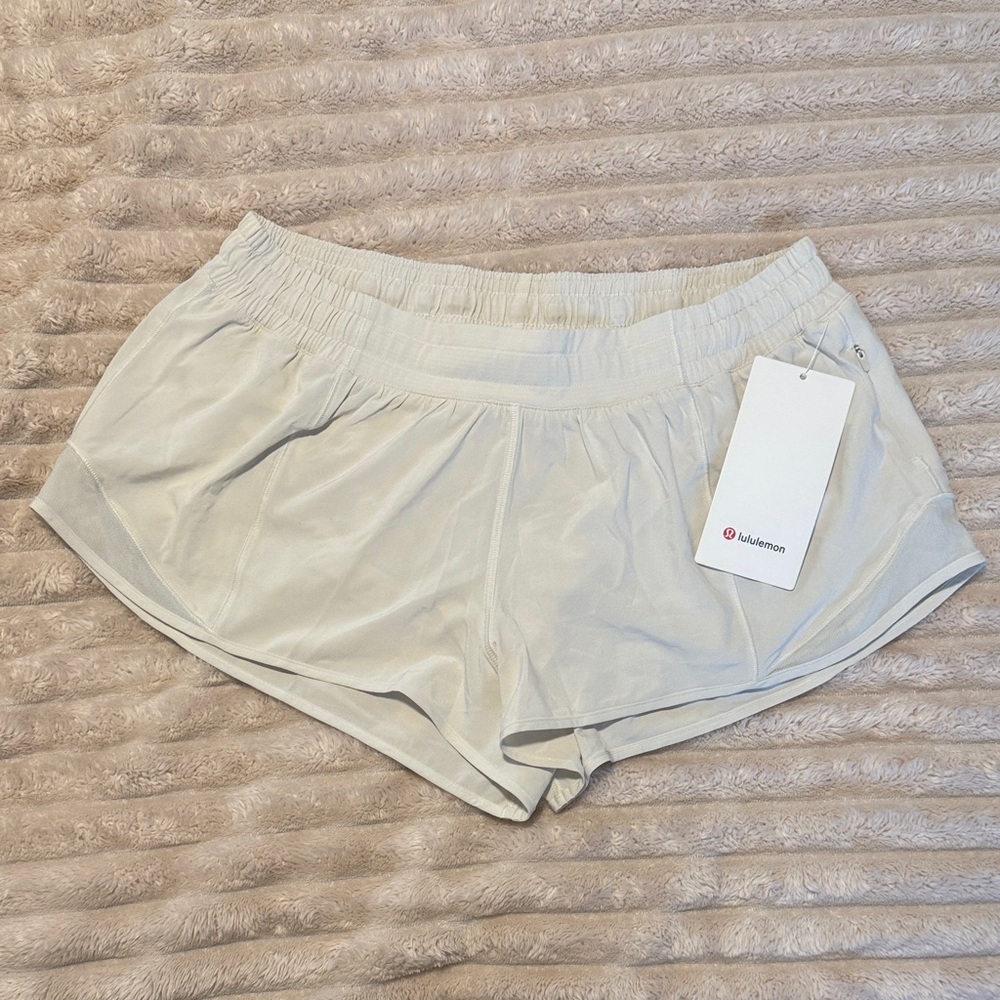 lululemon Women's Hotty Hot 2.5” Lined Athletic Short in Bone